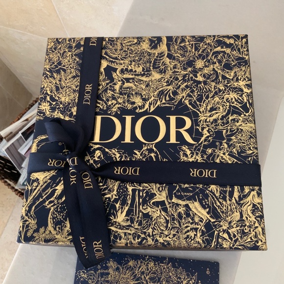 Dior Gift Box with Ribbon and card - Picture 1 of 6